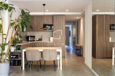 Apartamento de 2 dormitorios en venta en Barcelona, Cataluña, Spain № 8497 - foto 2
