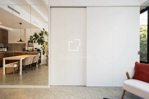 Apartamento de 2 dormitorios en venta en Barcelona, Cataluña, Spain № 8497 - foto 6