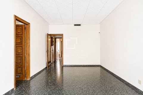 Apartamento de 3 dormitorios en venta en Barcelona, Cataluña, Spain № 8819 - foto 16