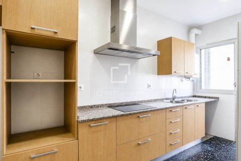 Apartamento de 3 dormitorios en venta en Barcelona, Cataluña, Spain № 8819 - foto 25