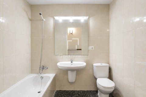 Apartamento de 3 dormitorios en venta en Barcelona, Cataluña, Spain № 8819 - foto 23