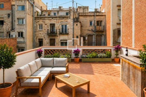 Apartamento de 3 dormitorios en venta en Barcelona, Cataluña, Spain № 8819