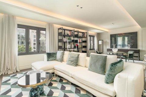 3 bedrooms apartment for sale in Barcelona, Catalonia, Spain № 8818 - photo 4