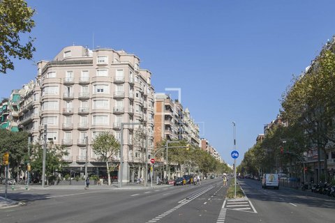 2 bedrooms apartment for sale in Barcelona, Catalonia, Spain № 8817 - photo 11