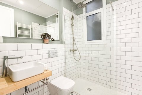 Apartamento de 3 dormitorios en venta en Barcelona, Cataluña, Spain № 5351 - foto 26