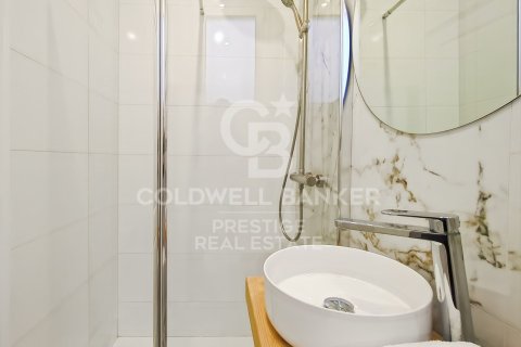 Apartamento de 3 dormitorios en venta en Barcelona, Cataluña, Spain № 5351 - foto 24