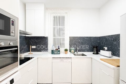 Apartamento de 3 dormitorios en venta en Barcelona, Cataluña, Spain № 5351 - foto 12