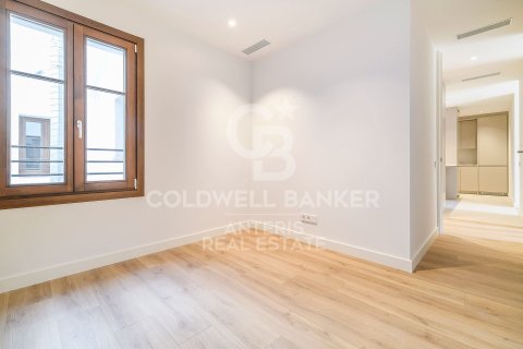 Ático de 2 dormitorios en venta en Barcelona, Cataluña, Spain № 5350 - foto 7