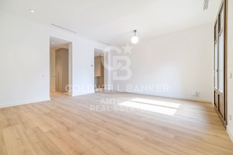 Ático de 2 dormitorios en venta en Barcelona, Cataluña, Spain № 5350 - foto 10