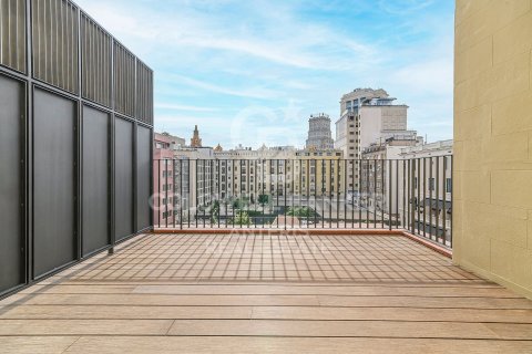 Ático de 2 dormitorios en venta en Barcelona, Cataluña, Spain № 5350 - foto 3
