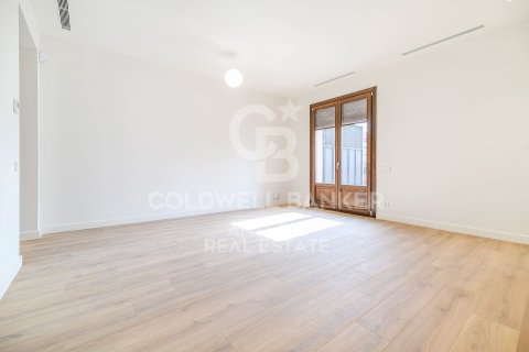 Ático de 2 dormitorios en venta en Barcelona, Cataluña, Spain № 5350 - foto 11