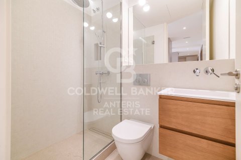 Ático de 2 dormitorios en venta en Barcelona, Cataluña, Spain № 5350 - foto 19