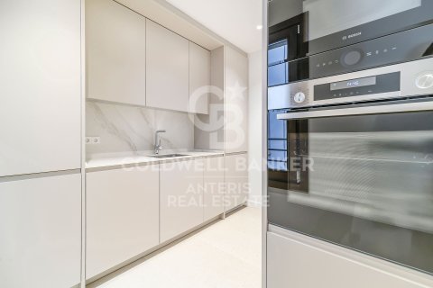 Ático de 2 dormitorios en venta en Barcelona, Cataluña, Spain № 5350 - foto 15