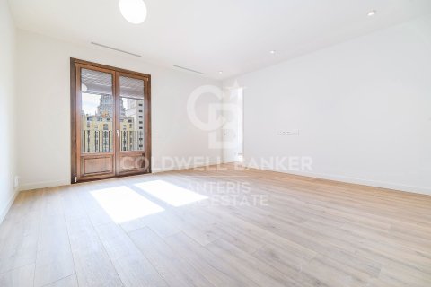 Ático de 2 dormitorios en venta en Barcelona, Cataluña, Spain № 5350 - foto 5