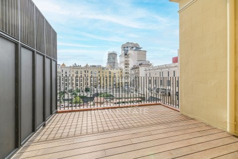 Ático de 2 dormitorios en venta en Barcelona, Cataluña, Spain № 5350 - foto 2