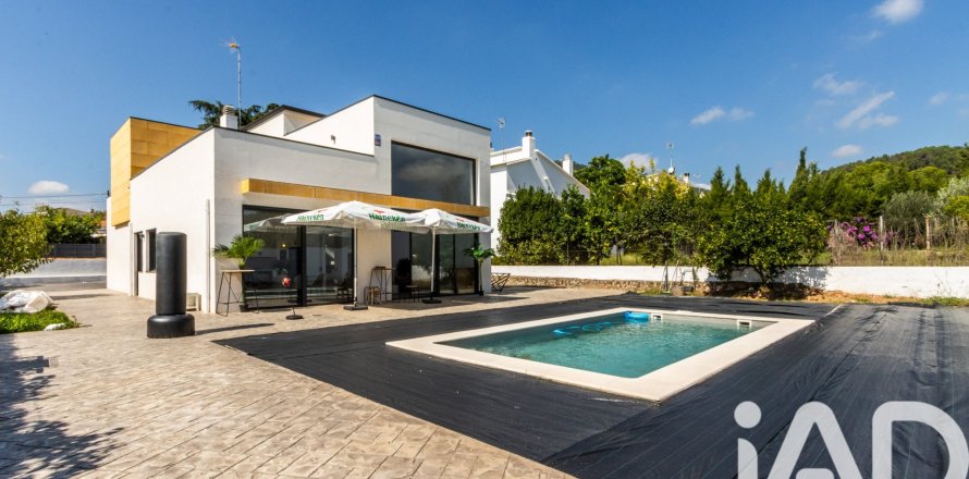 Сasa de 3 dormitorios en venta en Sentmenat, Barcelona, Cataluña, Spain № 4720
