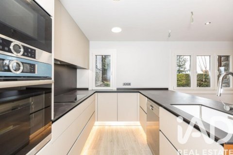 Apartamento de 3 dormitorios en venta en Alp, Gerona, Cataluña, Spain № 4718 - foto 23