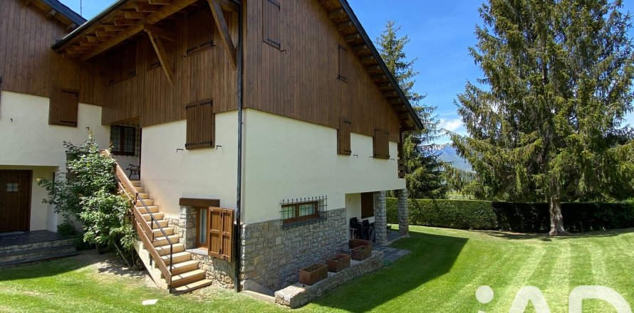 Apartamento de 3 dormitorios en venta en Alp, Gerona, Cataluña, Spain № 4718