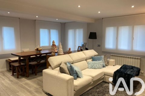 Apartamento de 3 dormitorios en venta en Alp, Gerona, Cataluña, Spain № 4718 - foto 22