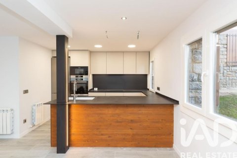 Apartamento de 3 dormitorios en venta en Alp, Gerona, Cataluña, Spain № 4718 - foto 6