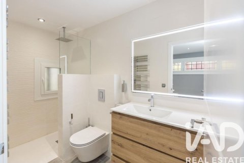 Apartamento de 3 dormitorios en venta en Alp, Gerona, Cataluña, Spain № 4718 - foto 15