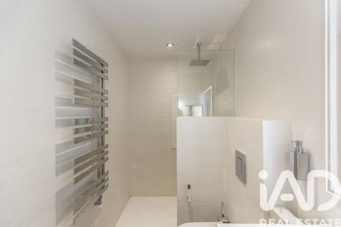 Apartamento de 3 dormitorios en venta en Alp, Gerona, Cataluña, Spain № 4718 - foto 16