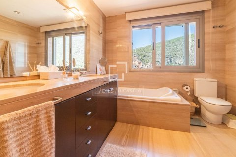 Villa de 6 dormitorios en venta en Castelldefels, Barcelona, Cataluña, Spain № 4288 - foto 23