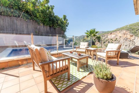 Villa de 6 dormitorios en venta en Castelldefels, Barcelona, Cataluña, Spain № 4288 - foto 2