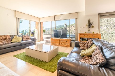 Villa de 6 dormitorios en venta en Castelldefels, Barcelona, Cataluña, Spain № 4288 - foto 4