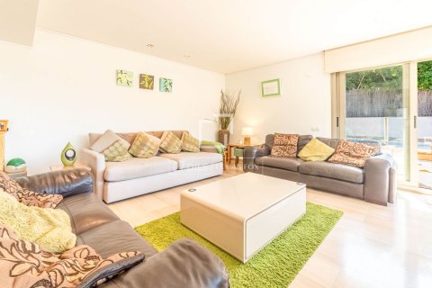 Villa de 6 dormitorios en venta en Castelldefels, Barcelona, Cataluña, Spain № 4288 - foto 5