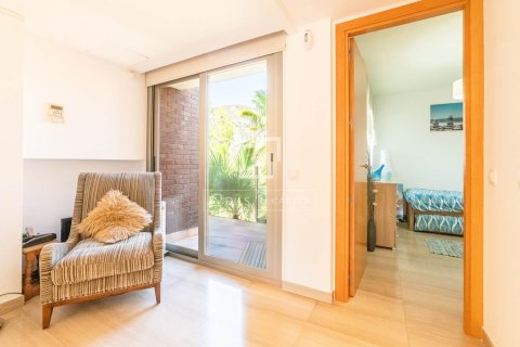 Villa de 6 dormitorios en venta en Castelldefels, Barcelona, Cataluña, Spain № 4288 - foto 16