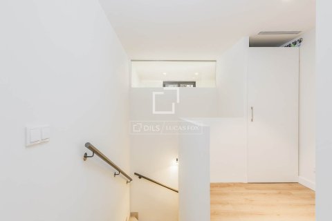 Apartamento de 2 dormitorios en venta en Barcelona, Cataluña, Spain № 4290 - foto 19