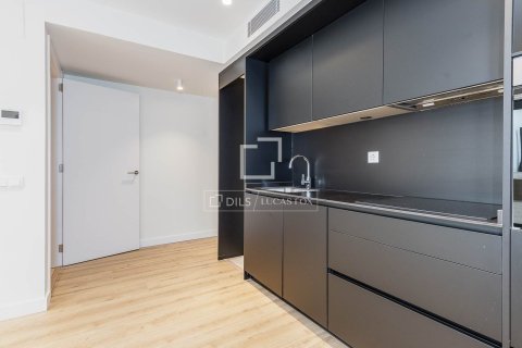 Apartamento de 2 dormitorios en venta en Barcelona, Cataluña, Spain № 4290 - foto 17