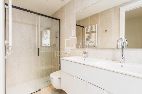 Apartamento de 2 dormitorios en venta en Barcelona, Cataluña, Spain № 4290 - foto 28