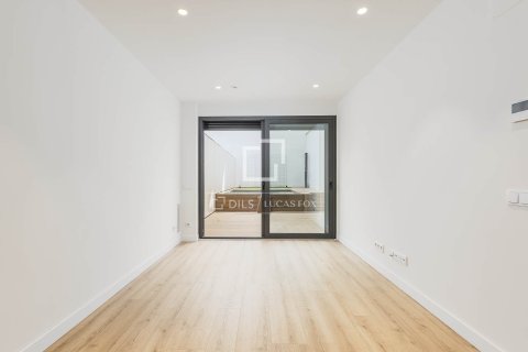 Apartamento de 2 dormitorios en venta en Barcelona, Cataluña, Spain № 4290 - foto 4