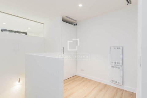 Apartamento de 2 dormitorios en venta en Barcelona, Cataluña, Spain № 4290 - foto 20