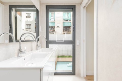 Apartamento de 2 dormitorios en venta en Barcelona, Cataluña, Spain № 4290 - foto 29