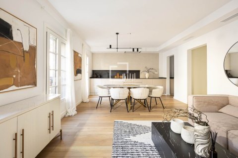 Купить квартиру в Барселона, Испания с 3 спальни, 108м², № 4285 - фото 2