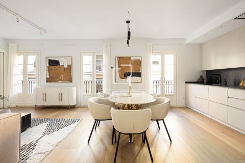 Apartamento de 3 dormitorios en venta en Barcelona, Cataluña, Spain № 4285