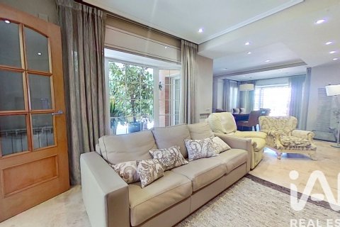 Сasa de 5 dormitorios en venta en Salou, Tarragona, Cataluña, Spain № 4673 - foto 9