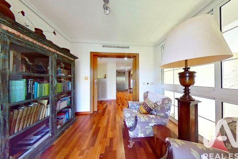 Сasa de 5 dormitorios en venta en Salou, Tarragona, Cataluña, Spain № 4673 - foto 17