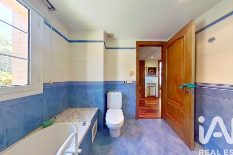 Сasa de 5 dormitorios en venta en Salou, Tarragona, Cataluña, Spain № 4673 - foto 21