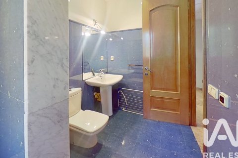 Сasa de 5 dormitorios en venta en Salou, Tarragona, Cataluña, Spain № 4673 - foto 29