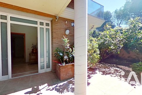 Сasa de 5 dormitorios en venta en Salou, Tarragona, Cataluña, Spain № 4673 - foto 7