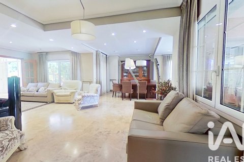 Сasa de 5 dormitorios en venta en Salou, Tarragona, Cataluña, Spain № 4673 - foto 11