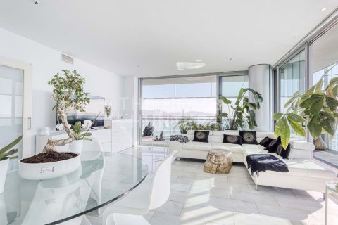 Apartamento de 3 dormitorios en venta en Sant Martí, Barcelona, Cataluña, Spain № 2270
