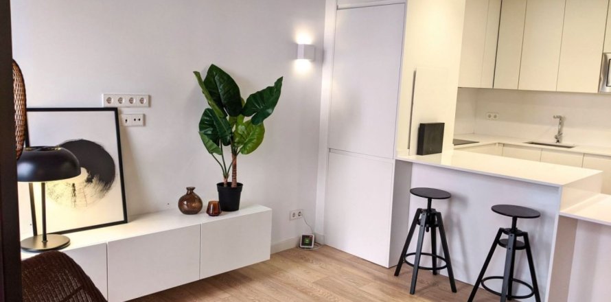 2 bedrooms apartment for sale in Ciutat Vella, Barcelona, Catalonia, Spain № 2272