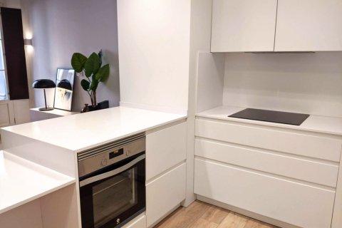 2 bedrooms apartment for sale in Ciutat Vella, Barcelona, Catalonia, Spain № 2272 - photo 3
