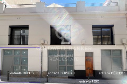 Dúplex de 3 dormitorios en venta en Barcelona, Cataluña, Spain № 5673 - foto 9