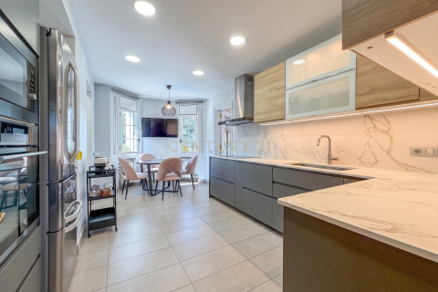 Сasa de 5 dormitorios en venta en Santa Eulalia De Roncana, Barcelona, Cataluña, Spain № 8476 - foto 16